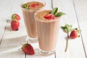 Smoothies with cinnamon, banana and chocolate milk