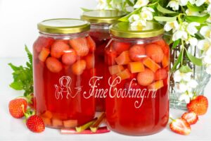 Strawberry and rhubarb compote for the winter