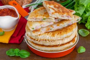 Simple cerebral cakes with ham, cheese and greens in a pan