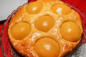 Cottage cheese pie with peaches