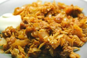 Solyanka (stewed cabbage)