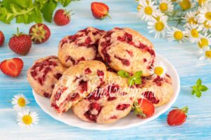 Cookies with strawberries