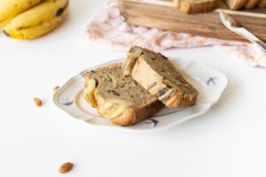 Banana bread in the oven: classic recipe