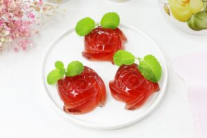 Home marmalade with gelatin from juice