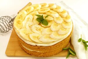 Biscuit cake with curd cream chees