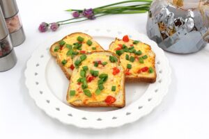 Sands with egg and cheese in the oven