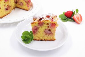 Strawberry pie in the oven: simple recipe