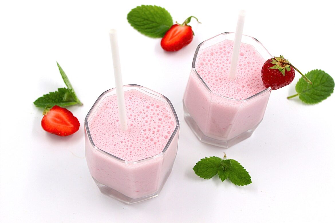 koktejl-molochnyj-s-morozhenym-i-klubnikoj-500h350.jpg-1200×800.jpg