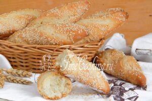 Mini bastards with sesame seeds
