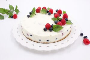 Berry cake without baking