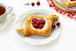 Layers with cherries and cottage cheese