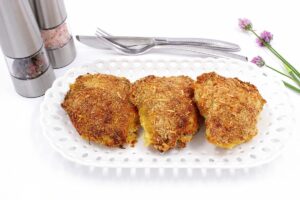 Juicy chicken hips in the oven with a crust