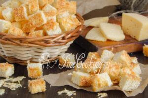 Sukhariki with cheese