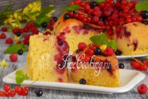 Charlotte with berries