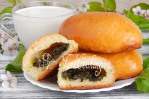 Pies with sorrel