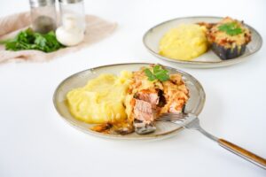 Gorbusha baked with mushrooms and cheese