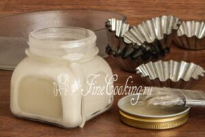 Emulsion for lubricating baking forms