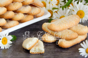 Savoyardi cookies (ladies' fingers)