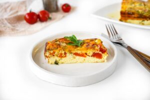 Omlet with tomatoes and cheese in the oven