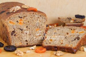 Wheat-rye sourdough bread with nuts and dried fruits