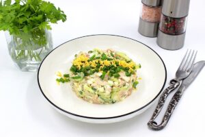 “Tender” salad with ham and cheese