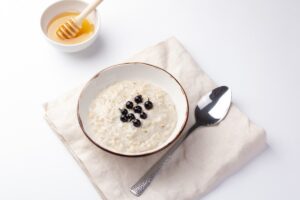 Oatmeal with milk for 2 servings