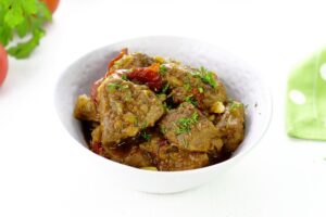 Recipe for stewed beef in a cauldron with onions