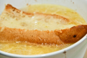 Onion soup with cheese